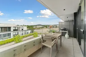 Perfect Location 1-Bed with Balcony, BBQ & Parking - Image 4