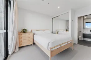Perfect Location 1-Bed with Balcony, BBQ & Parking - Image 3