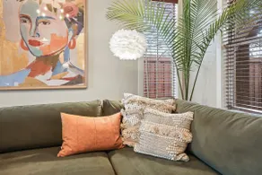 Large Modern 5 Bedroom Custom Home - Image 5