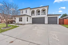Large Modern 5 Bedroom Custom Home - Image 2