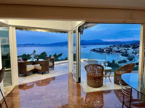 Luxurious 2-Bed Seaside Apartment in Saronida - Image 3