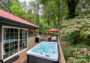 Haven on the Creek Beautiful Creekside Retreat - Image 3