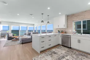 5-Star Oceanfront @ Windansea Beach | New Remodel - Image 2