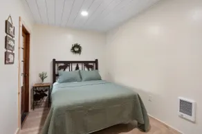Squam waterfront 2 bed 2bath (Suite 9) - Image 2