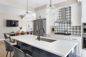 Cute and Quaint on Carrollton - Image 2