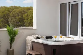 Glow luxury apartment with terrace and jacuzzi - Image 3