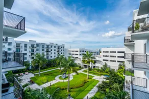 Sleek Doral Retreat 1 Bed Oasis With Free Parking - Image 5