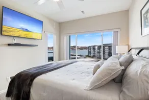Serene Lake View and Easy Access to Local Delights - Image 3