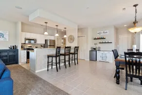 Serene Lake View and Easy Access to Local Delights - Image 4