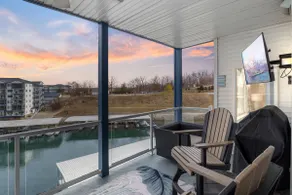 Serene Lake View and Easy Access to Local Delights - Image 2