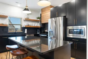 Lakeside Fun • Sleeps 12 • Pet-Friendly • Hot Tub - Image 4