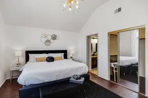 Glamorous 4BR 2,5BA Holiday Home with Pool, Game Room & Fire Pit - Image 5