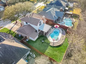 Glamorous 4BR 2,5BA Holiday Home with Pool, Game Room & Fire Pit - Image 3