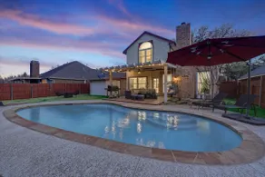 Glamorous 4BR 2,5BA Holiday Home with Pool, Game Room & Fire Pit - Image 4