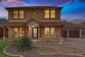 Glamorous 4BR 2,5BA Holiday Home with Pool, Game Room & Fire Pit - Image 2