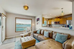 Huge 3BR Lakefront - Hot Tub - Dock - Deck - Image 5