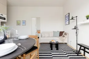 Elegant Apartment with 2 Bedrooms | Balcony - Image 5