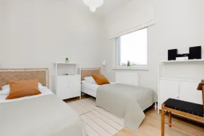 Elegant Apartment with 2 Bedrooms | Balcony - Image 4