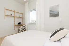 Elegant Apartment with 2 Bedrooms | Balcony - Image 2