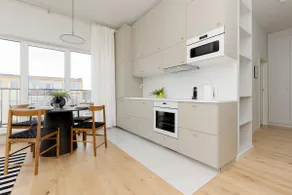 Elegant Apartment with 2 Bedrooms | Balcony - Image 3