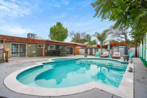 Private Pool and Dog Friendly Near Universal - Image 3