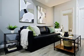 Queen Suite 20 Min from YEG Airport with Disney+ - Image 2