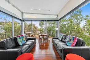 Erica Escape | Modern Treehouse Retreat - Image 3