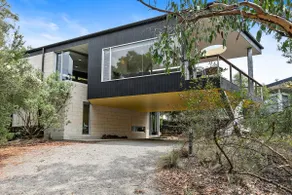 Erica Escape | Modern Treehouse Retreat - Image 4