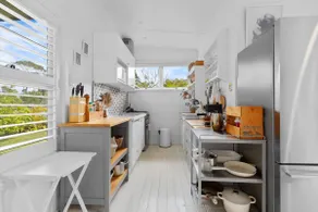 Adrift - Pet-friendly - 5 min Walk to Bay - Rustic Charm - Image 5
