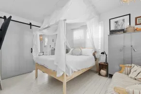 Adrift - Pet-friendly - 5 min Walk to Bay - Rustic Charm - Image 3