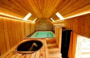 Cottage with indoor pool and spa - Image 2