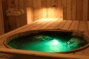 Cottage with indoor pool and spa - Image 4