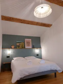 New, Avignon. House, heated pool and view - Image 5