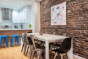 Mont-Royal Apt for 15, Steps to Metro & Parking - Image 2