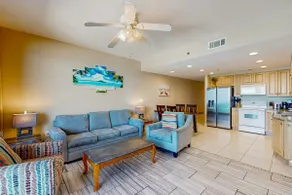 Convenient first-floor vacation suite with pool & - Image 5