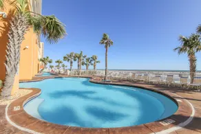 Convenient first-floor vacation suite with pool & - Image 2