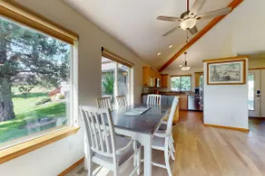 Charming waterfront townhouse with fireplace pool hot tub & washerdryer - Image 3