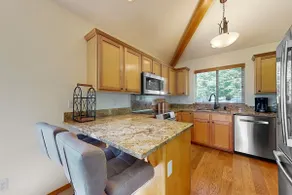 Charming waterfront townhouse with fireplace pool hot tub & washerdryer - Image 4