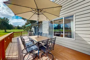 Charming waterfront townhouse with fireplace pool hot tub & washerdryer - Image 5
