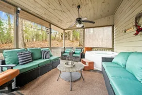 Bear Hug Lodge - Image 3