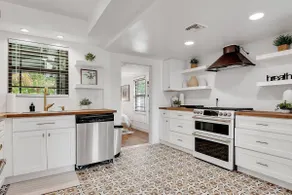 New Coconut Grove 2BD 1BA Home w/ Parking Yard BBQ - Image 3