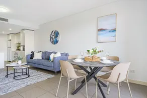 Comfy 2BR in Parramatta central with free parking - Image 3