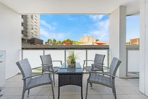 Comfy 2BR in Parramatta central with free parking - Image 4