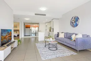 Comfy 2BR in Parramatta central with free parking - Image 2