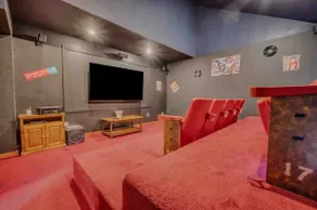 Free Tickets! Lodge: Private Pool, Cinema, Games - Image 4
