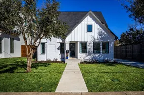 The Gretel-Stunning 4 Bed Downtown Gem, Spa, 14ppl - Image 4
