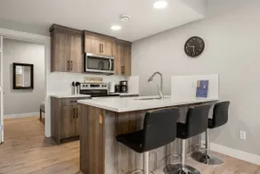 Modern 1Br Suite Near Downtown - Image 3