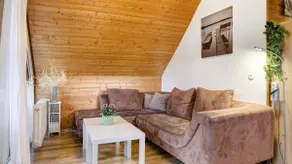 Vacation home with lake view - Image 2
