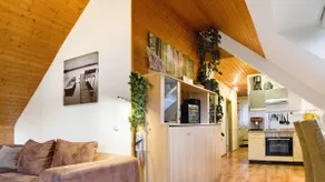 Vacation home with lake view - Image 4