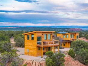 Stylish Tiny Cabin #1 in Kanab - Image 5